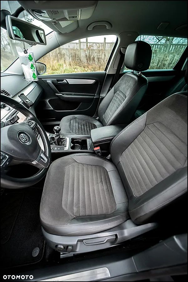 Volkswagen Passat - 32