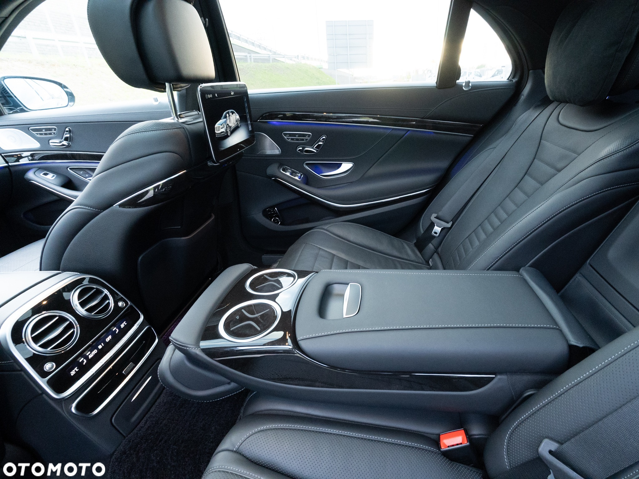 Mercedes-Benz Klasa S 560 4-Matic L 9G-TRONIC - 28