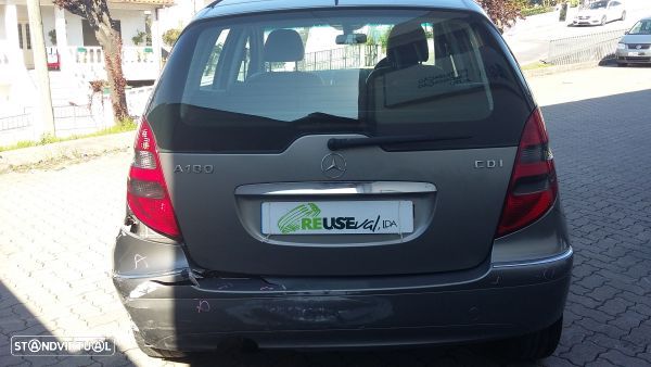 Farolim Stop Tampa Mala Centro Mercedes-Benz A-Class (W169) - 2