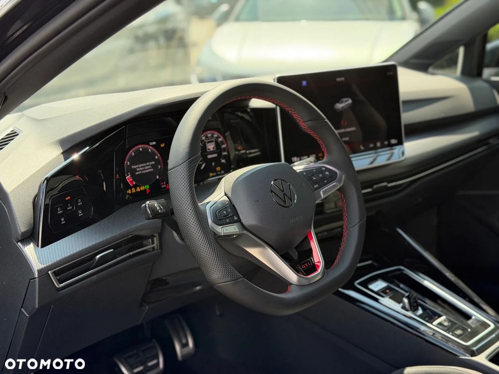 Volkswagen Golf - 8