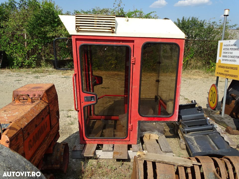 Cabine pt. excavatoare , combine , miniexcavatoare - 2