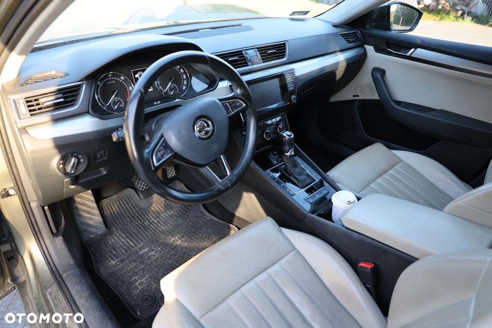 Skoda Superb 2.0 TDI Sportline DSG - 14