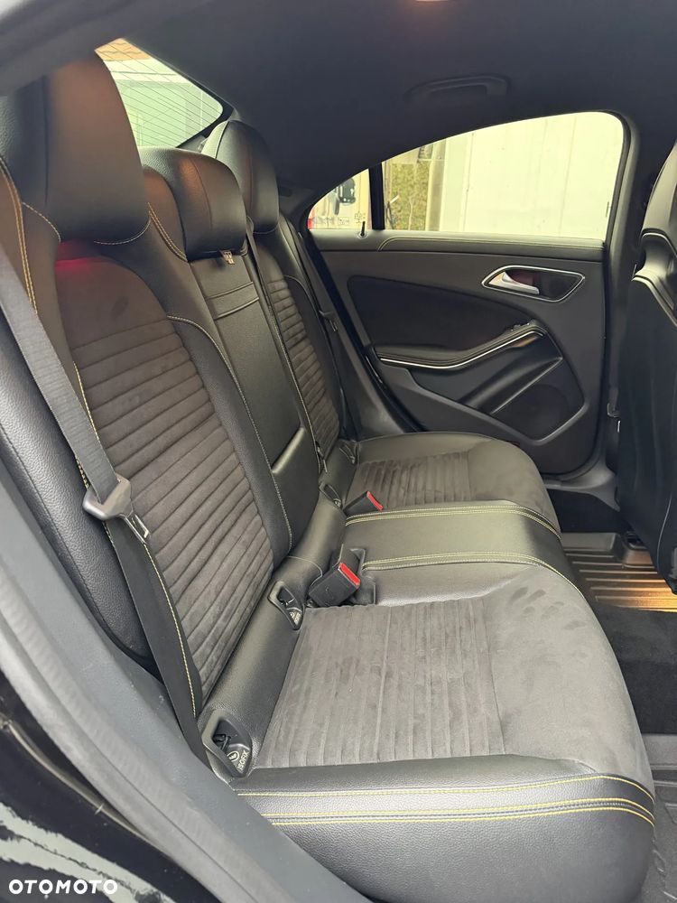 Mercedes-Benz CLA AMG 45 4Matic AMG Sp.sh 7G-DCT Yellow Night Edition - 35