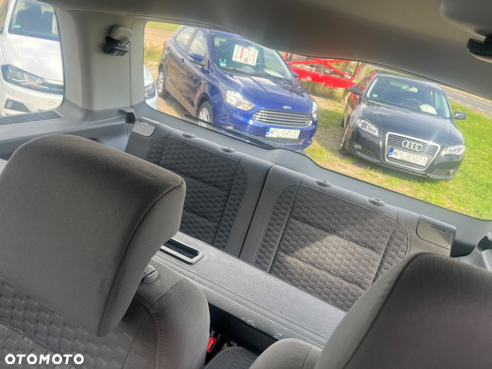 Volkswagen Touran - 9