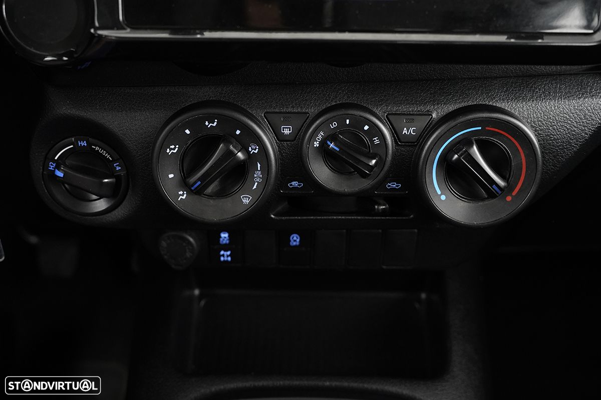 Toyota Hilux 2.4 D-4D 4WD CD CM - 9