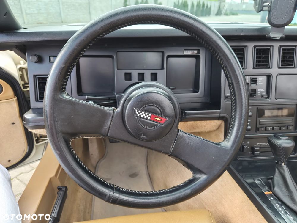 Chevrolet Corvette - 20