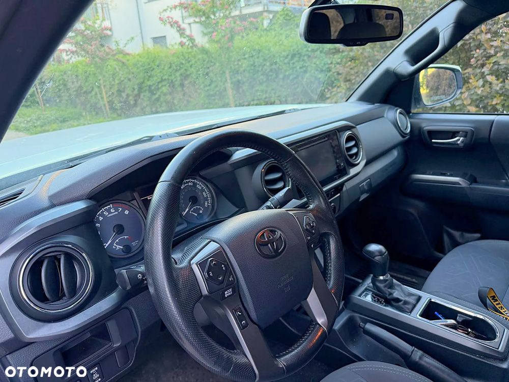 Toyota Tacoma - 15