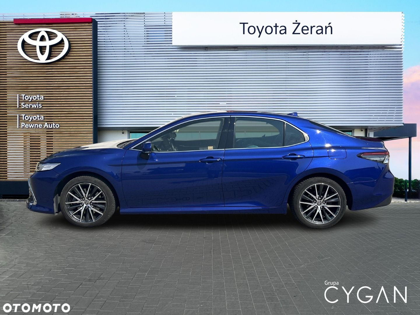 Toyota Camry - 8