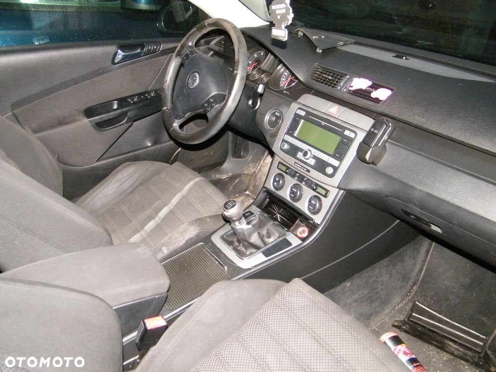 Volkswagen Passat B6 (05-10r.) 2.0 TDI 140KM. Silnik BMR Skrzynia JMA lakier LC9X.Cały na części. GWARANCJA !!!  Przód Tył Zestaw Komplet Drzwi Klapa Zderzak Błotnik Maska Grill Atrapa Szyba Pas Lampa Lusterko Boczki Fotel Kanapa Kokpit Deska Rozdzielcza Przełącznik Włącznik Sterownik Przewody Wiązka Instalacja Moduł Komputer Czujnik Listwa Pompa Alternator Wtryski Głowica Rozrusznik Kompresor Sprzęgło Dwumas Silnik Skrzynia ABS Klimatyzacji Paliwa Wspomagania Kolektor Turbina Przepustnica Zawór Chłodnica Koło Hak Belka Sanki Zawieszenie Mcpherson Półoś Amortyzator Wydech Tłumik Zacisk Most - 7