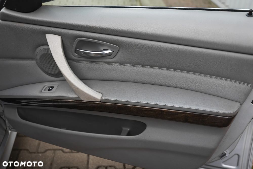 BMW Seria 3 320d - 27