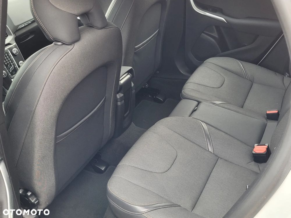 Volvo V40 Cross Country D2 Momentum - 11