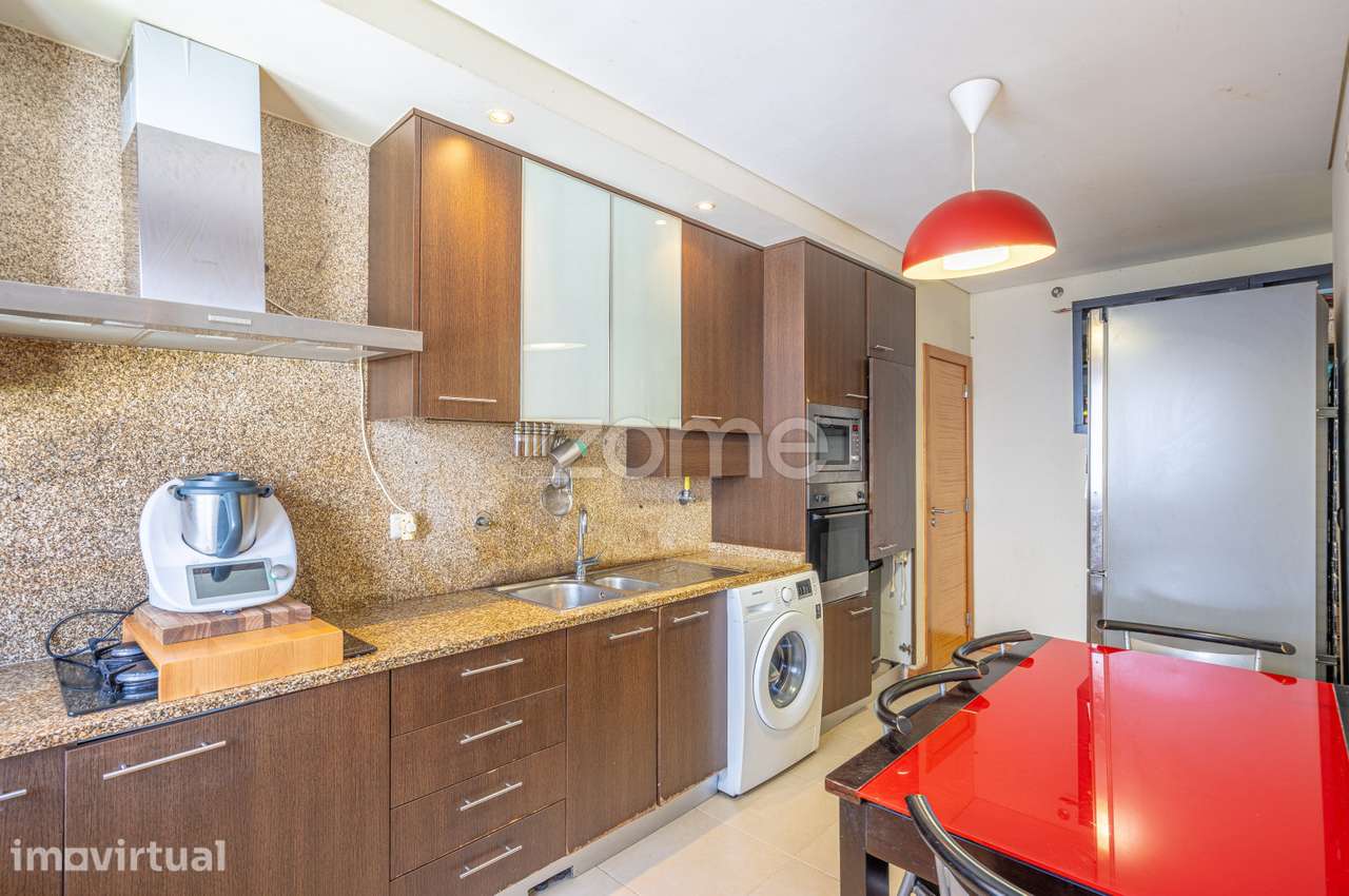 Apartamento T2 com garagem fechada na Areosa, V.C. - Grande imagem: 5/18