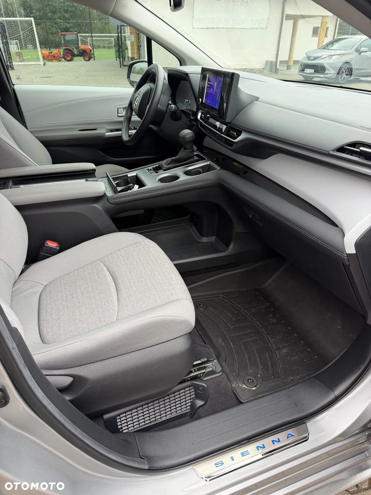 Toyota Sienna - 7