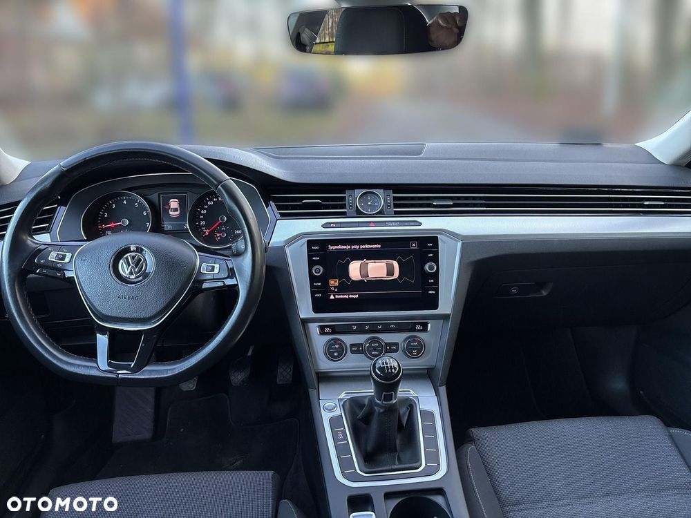 Volkswagen Passat - 11