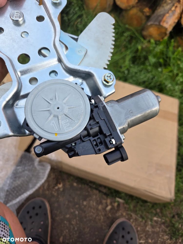 podnosnik Mechanizm Podnoszenia Opuszczania Szyby lewy Przód przedni Opel Agila B Fiat Sedici Suzuki SX4 95512982 83530-63J01 83402-79J12 - 3