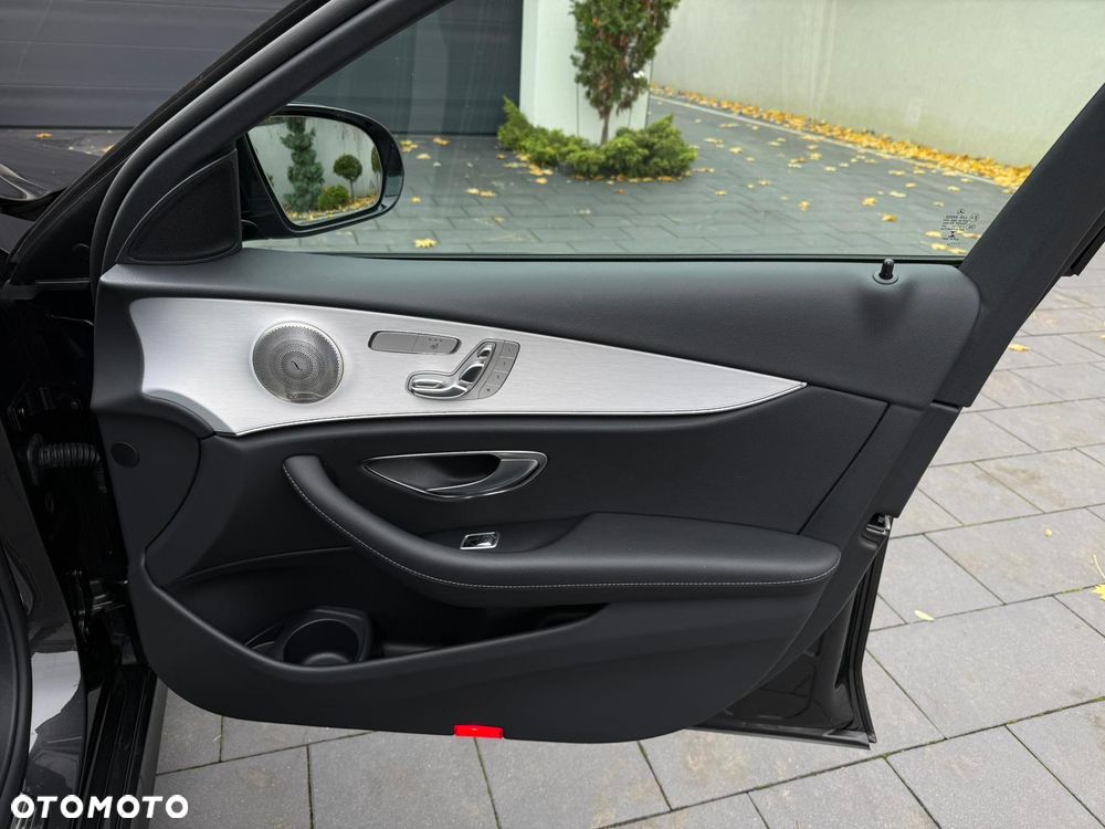 Mercedes-Benz Klasa E 200 4Matic 9G-TRONIC AMG Line - 37