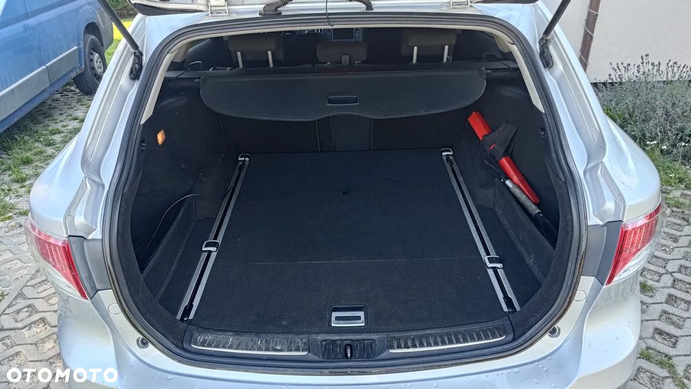 Toyota Avensis 1.8 Sol NAVI - 23