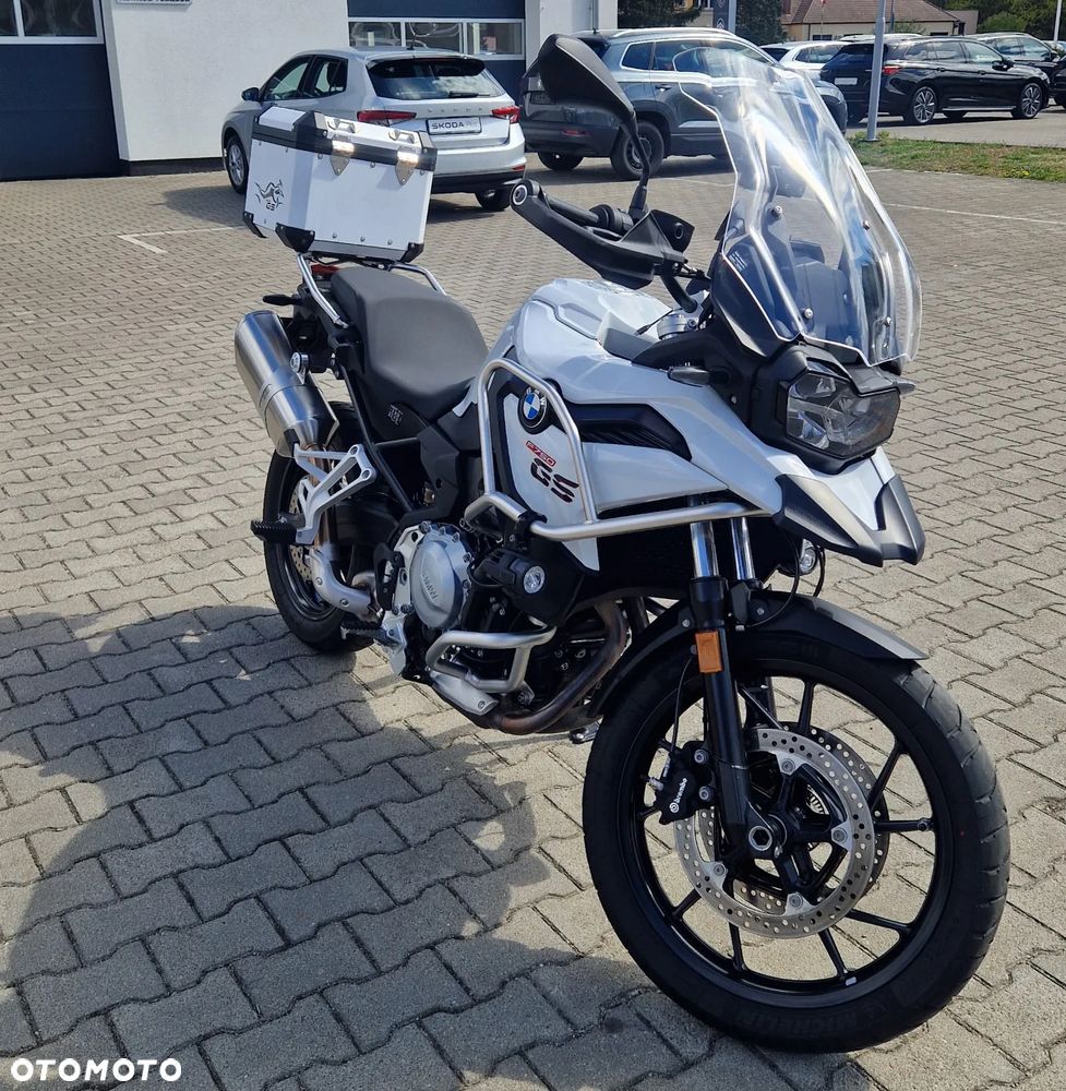 BMW F - 17
