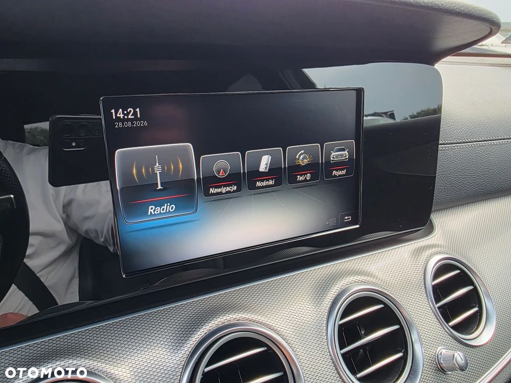 Mercedes-Benz Klasa E 200 4Matic 9G-TRONIC AMG Line - 23