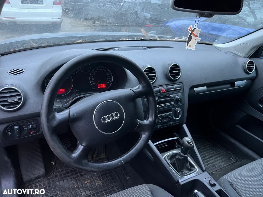 Dezmembrez Audi A3 8P coupe 2005 albastru LZ5C 1,6 benzina BGU 75KW - 9