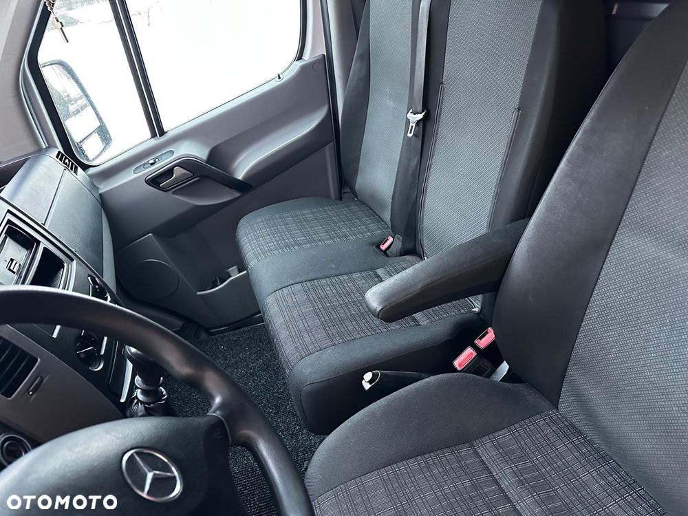 Mercedes-Benz Sprinter - 11
