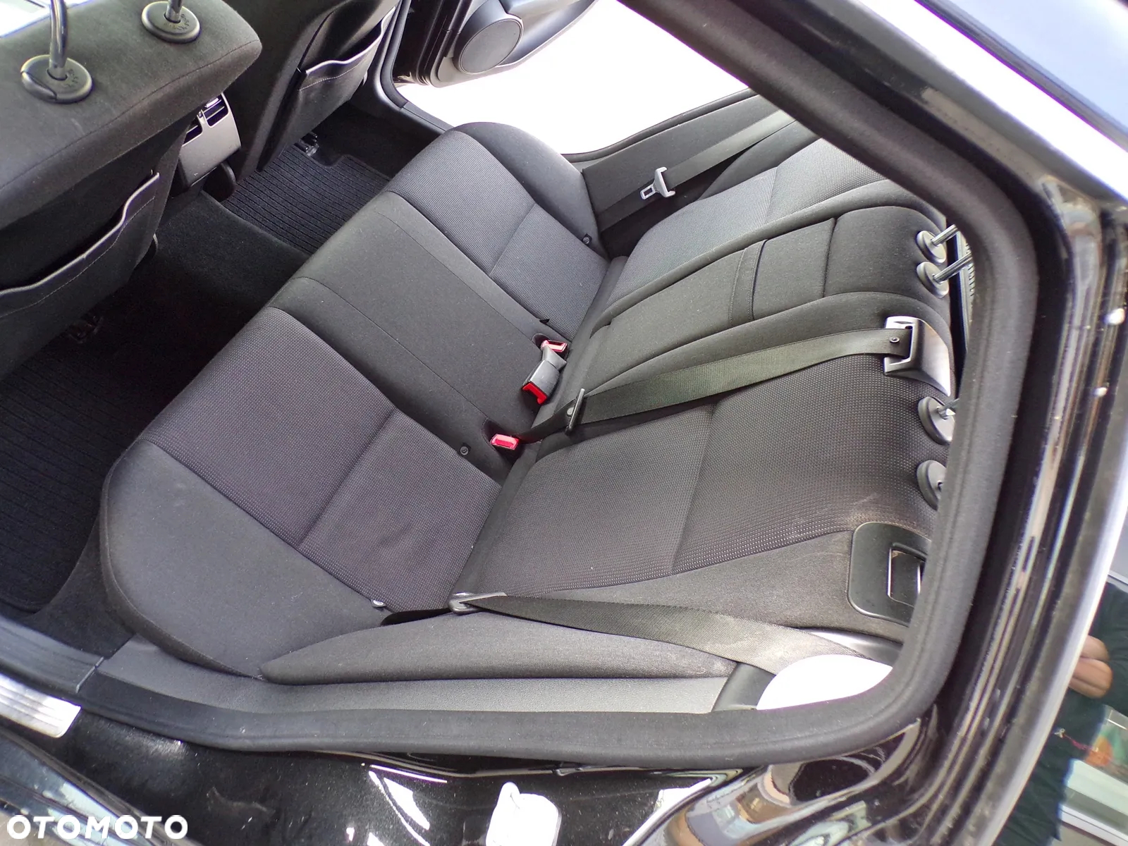 Mercedes-Benz Klasa C 180 T CGI Automatik BlueEFFICIENCY Elegance - 26