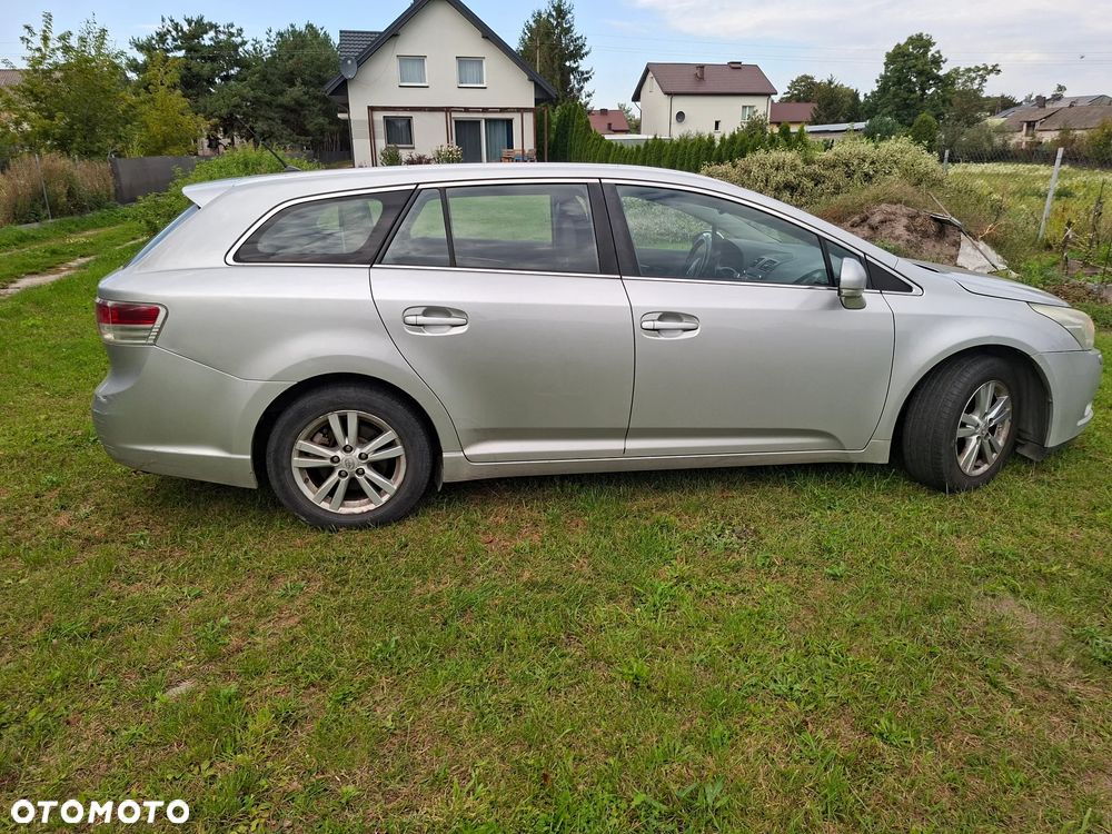 Toyota Avensis 2.0 D-4D Sol - 2