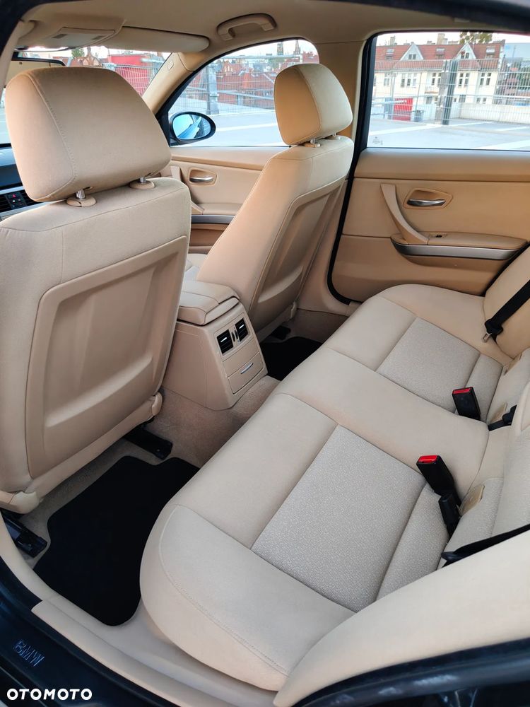 BMW Seria 3 320d - 29