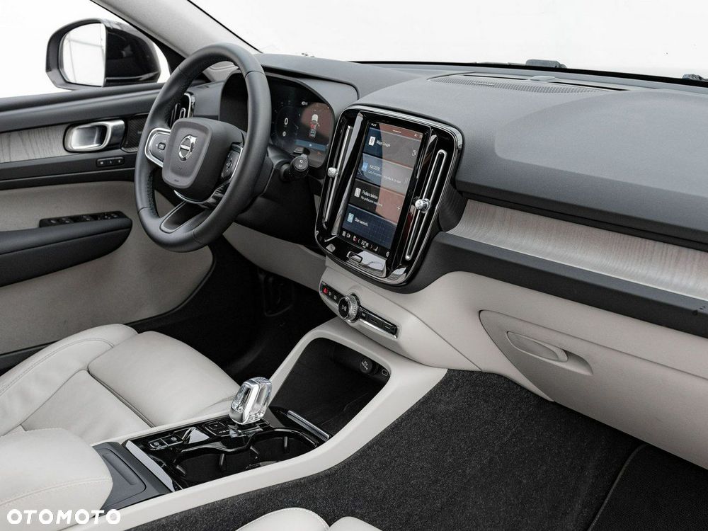 Volvo XC 40 B3 Plus Bright - 33