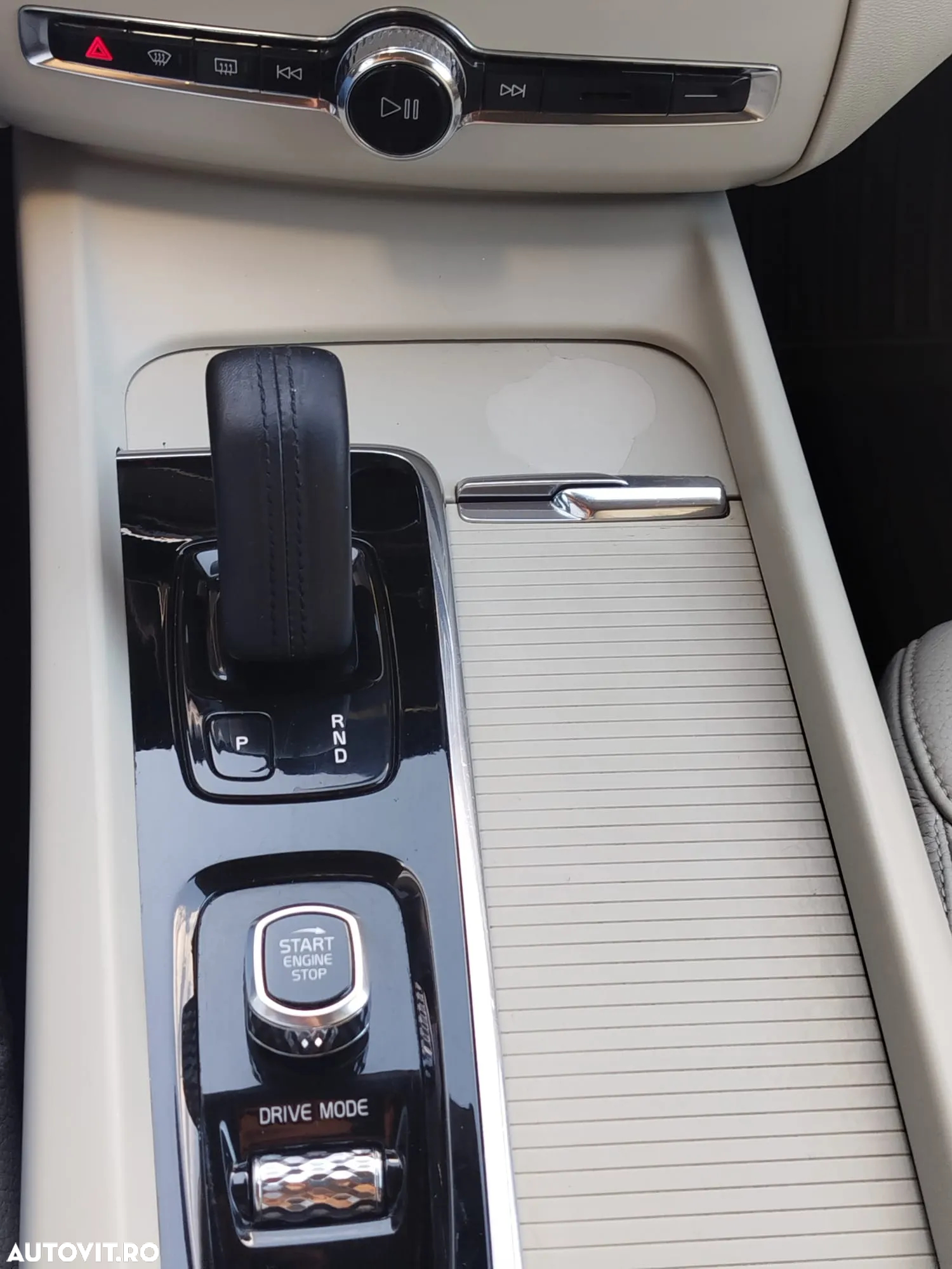 Volvo XC 60 B4 MHEV Momentum Pro - 26