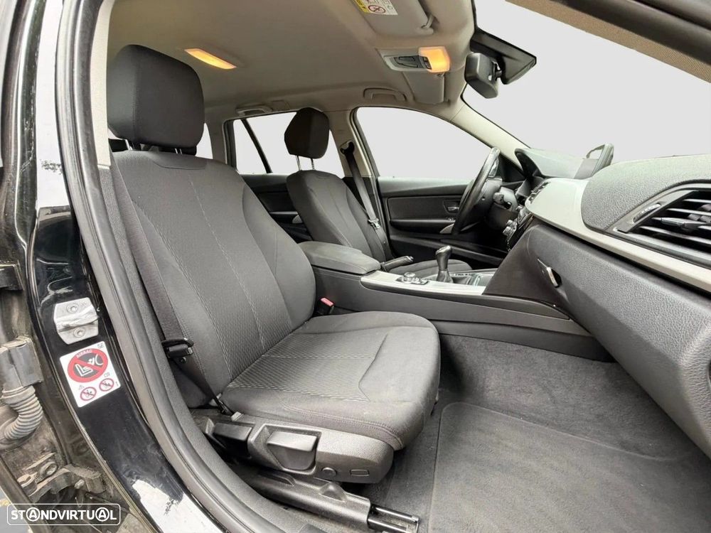 BMW 318 i Luxury Line - 14