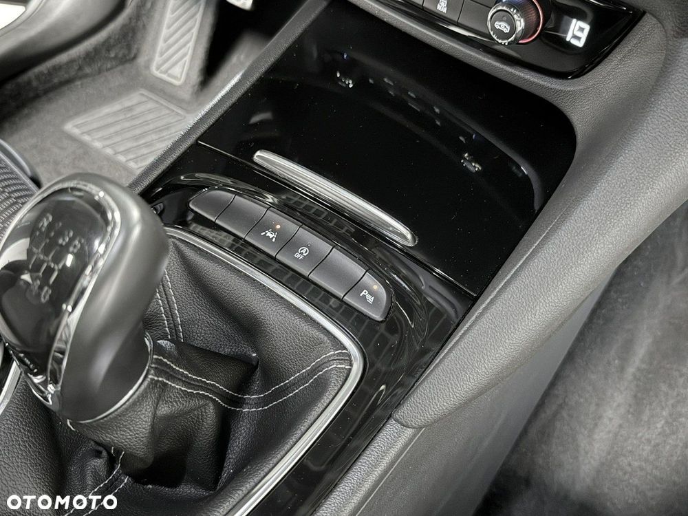 Opel Insignia - 25