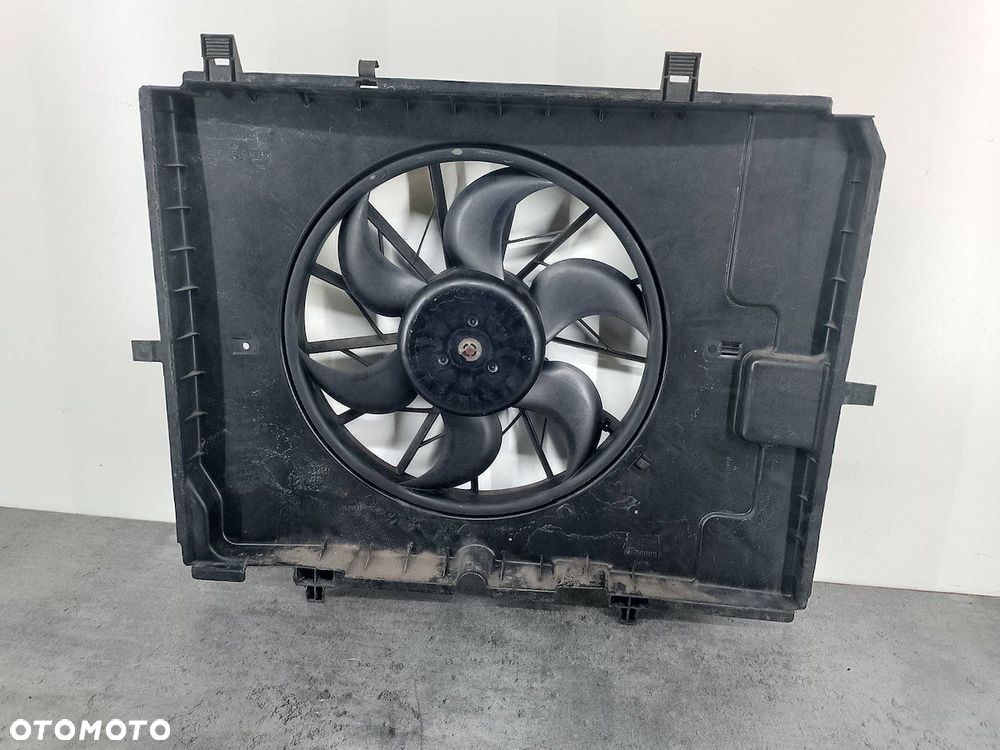 WENTYLATOR CHŁODNICY MERCEDES-BENZ KLASA E W210 A2105052355 2.0 16V E200 - 1