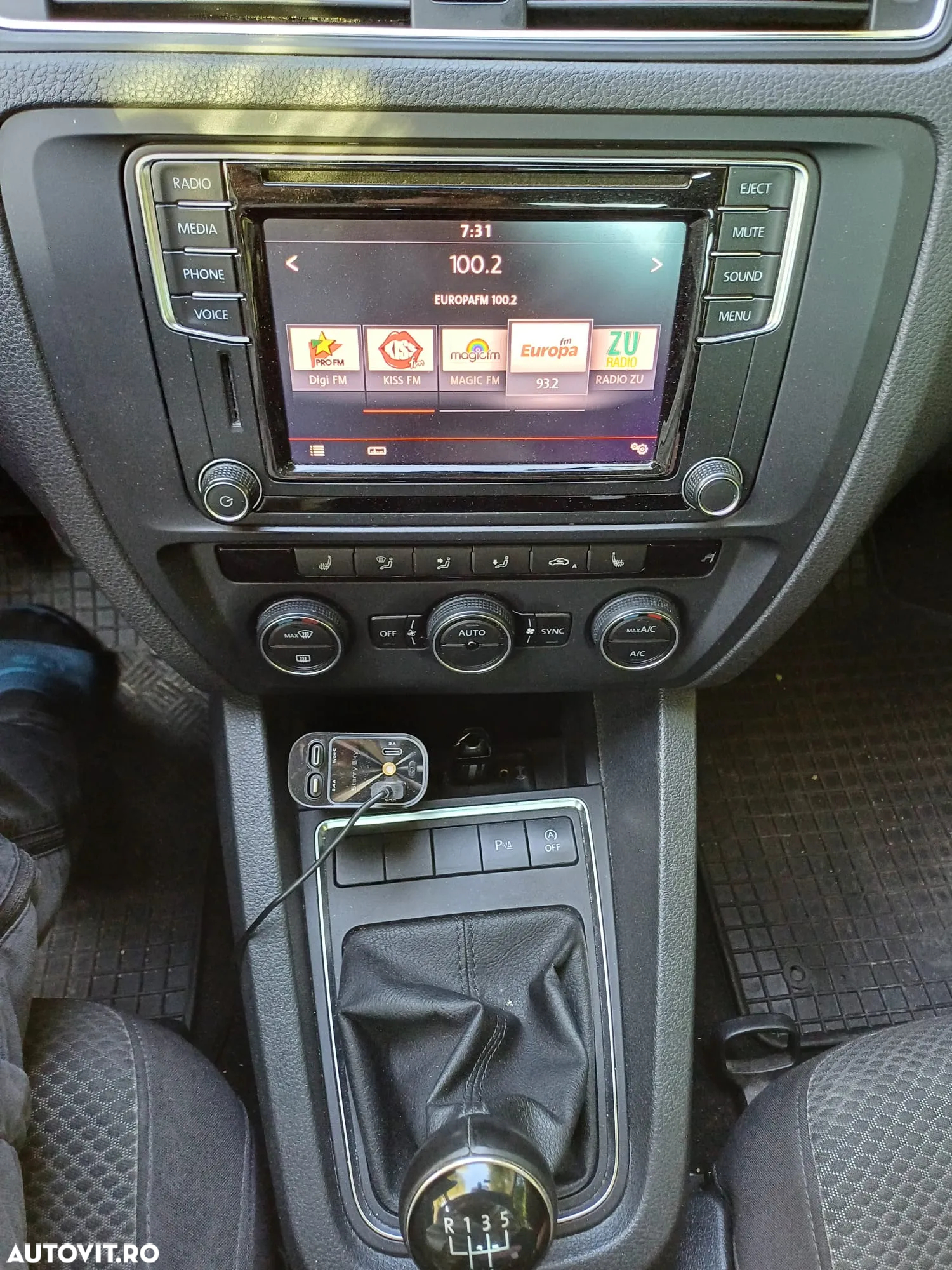 Volkswagen Jetta 2.0 TDI Comfortline - 11