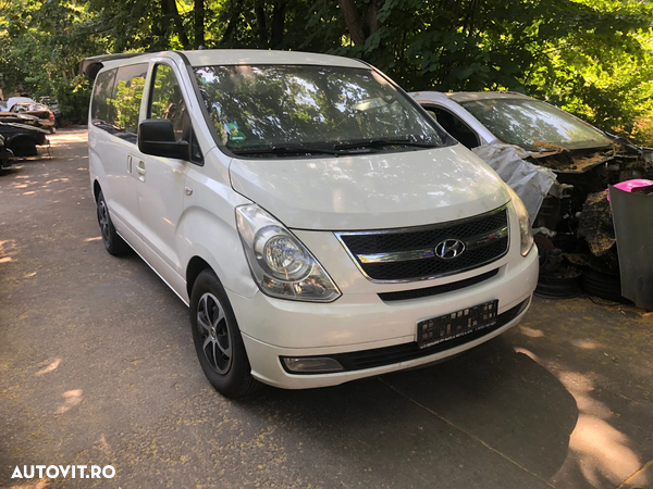 Dezmembrez Hyundai H1 alb 2011 diesel