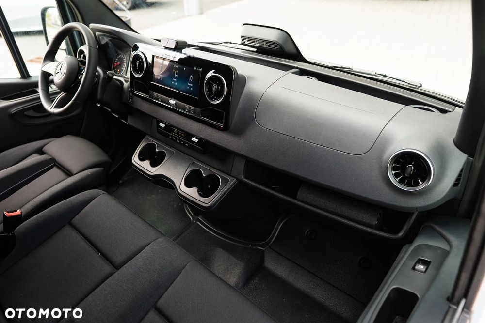 Mercedes-Benz Sprinter - 12
