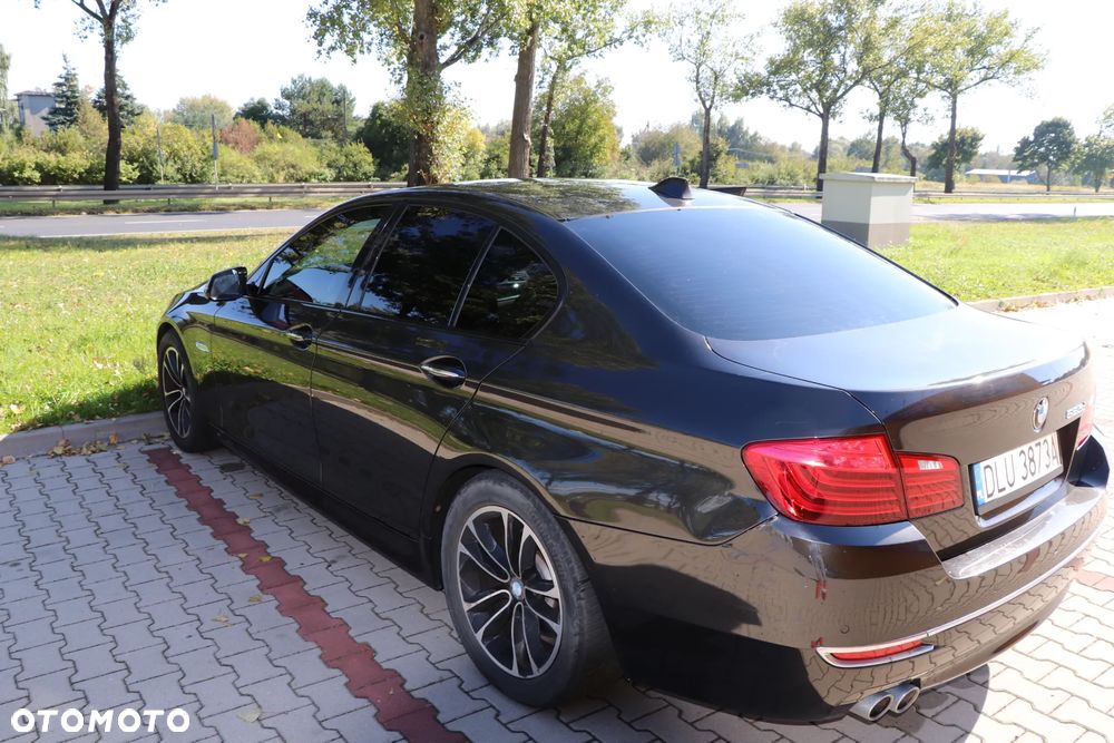 BMW Seria 5 525d Luxury Line - 3