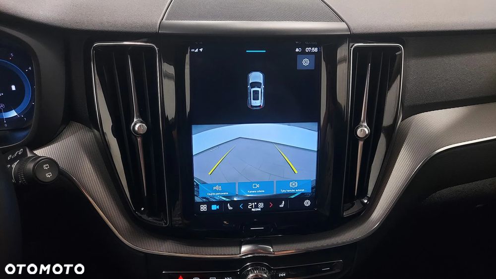 Volvo XC 60 B4 D Plus Dark - 25