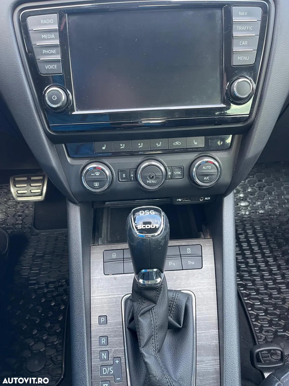 Skoda Octavia Combi Diesel 2.0 TDI 4X4 DSG Scout - 9