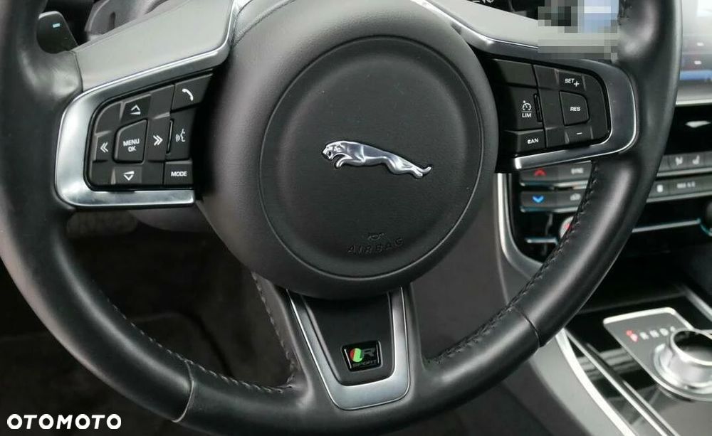 Jaguar XE E-Performance R-Sport - 19