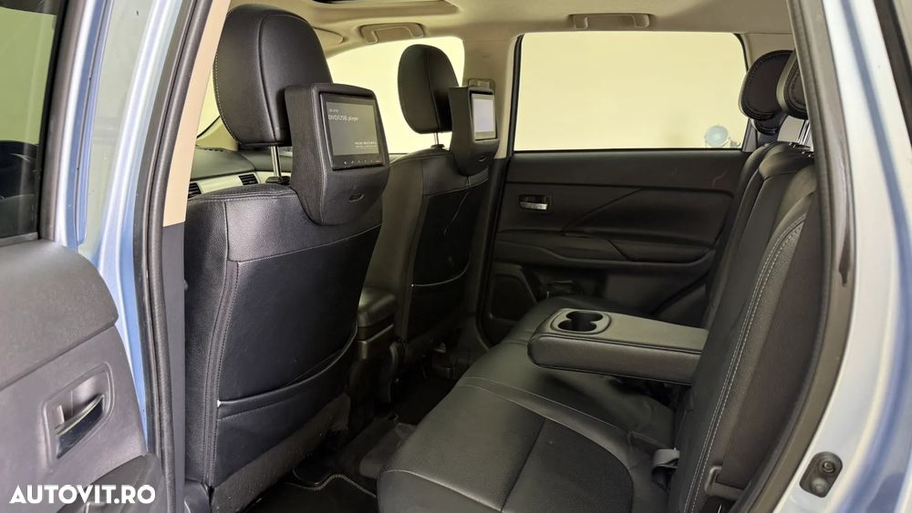 Mitsubishi Outlander 2.0 4WD Plug-In Hybrid - 9