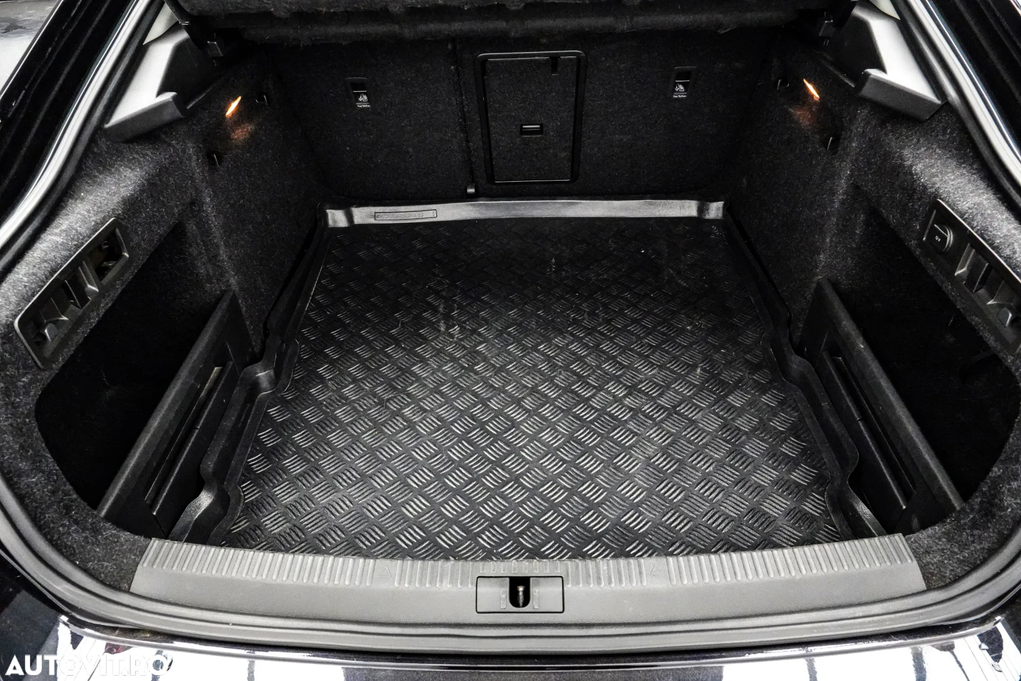 Skoda Superb 1.6 TDI DSG Ambition - 29
