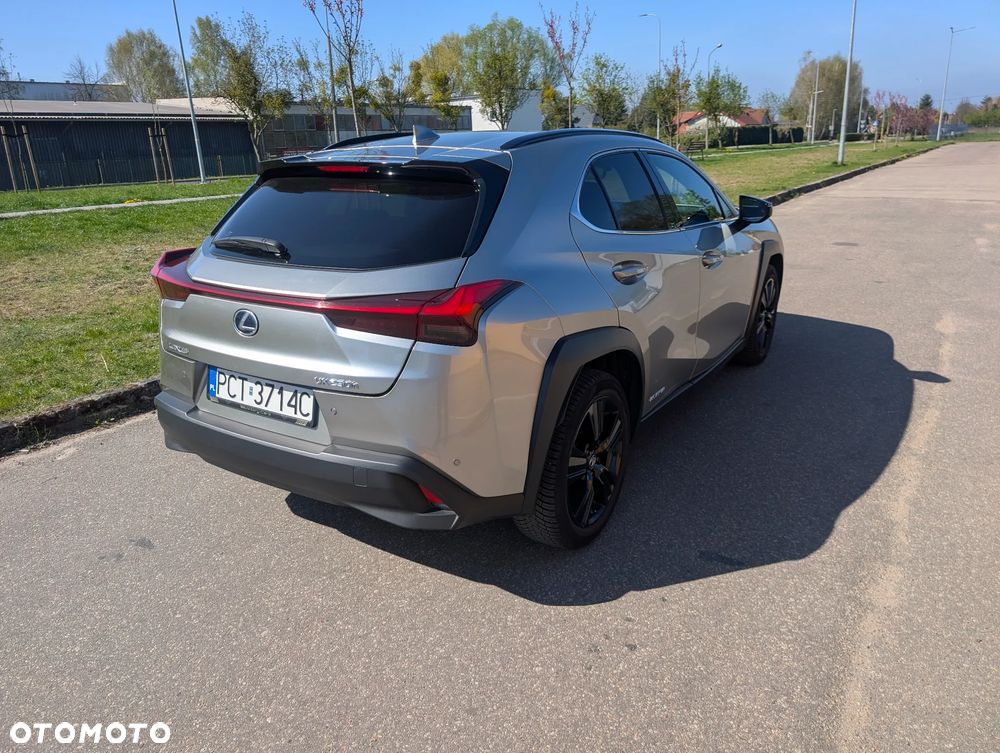 Lexus UX - 4