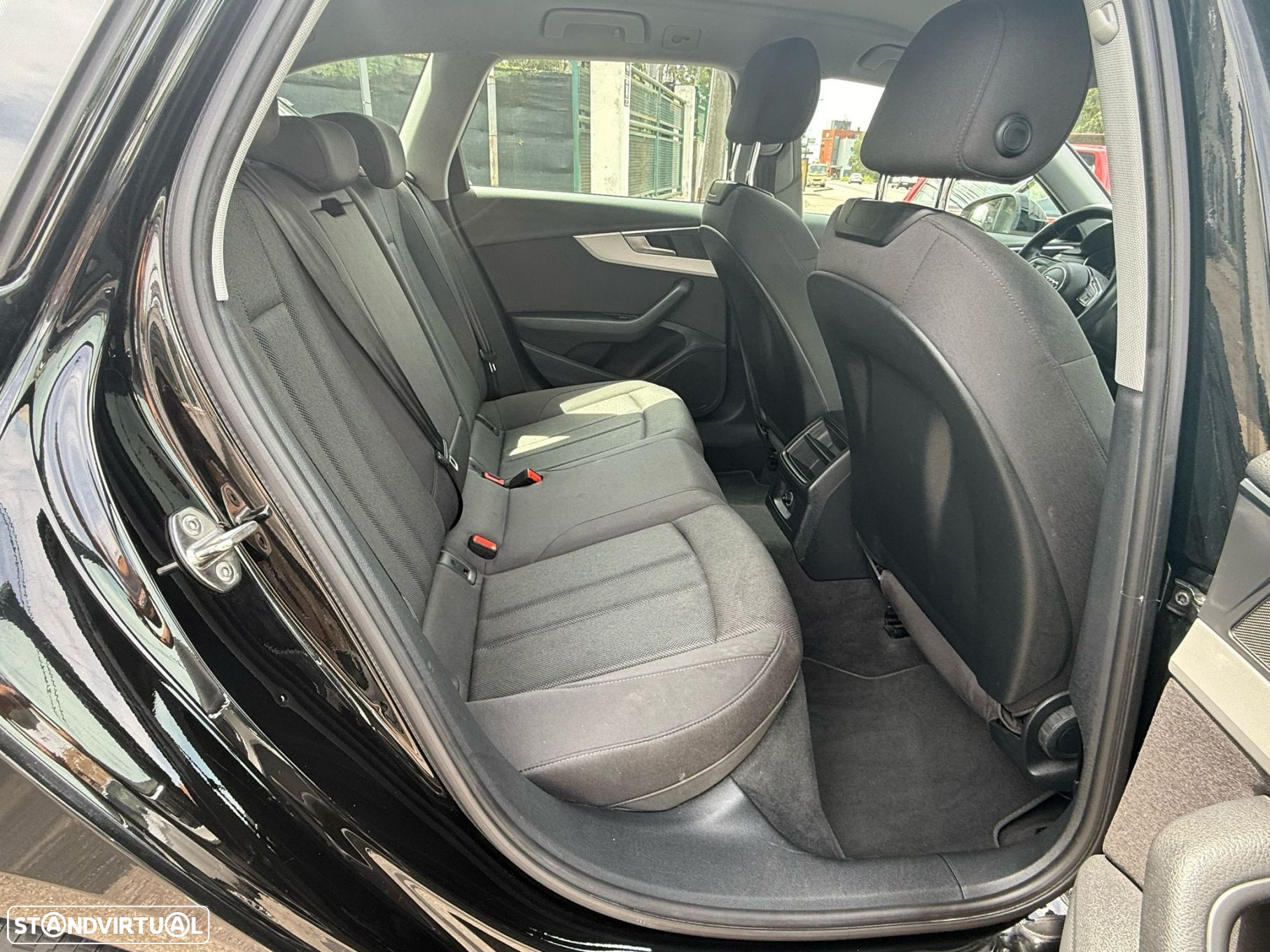 Audi A4 Avant 30 TDI S tronic - 14