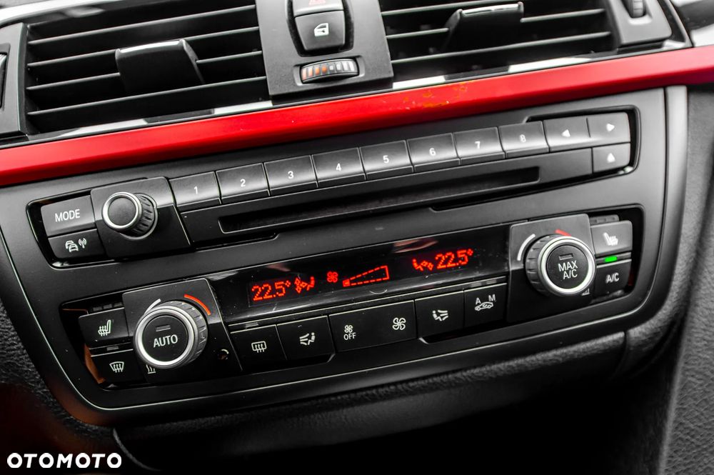 BMW Seria 3 320i Modern Line - 32