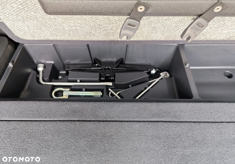 Toyota Verso 2.0 D-4D Premium - 41