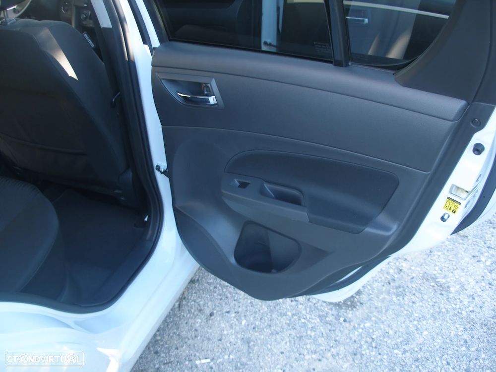 Suzuki Swift 1.2 VVT GLX - 12