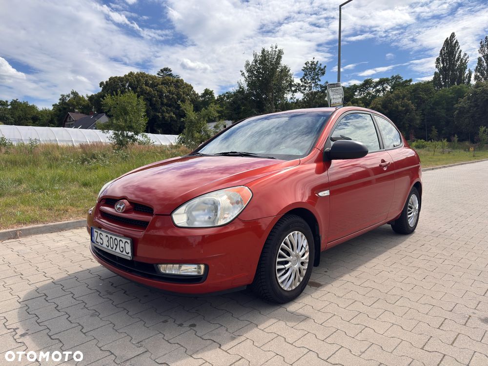 Hyundai Accent - 1