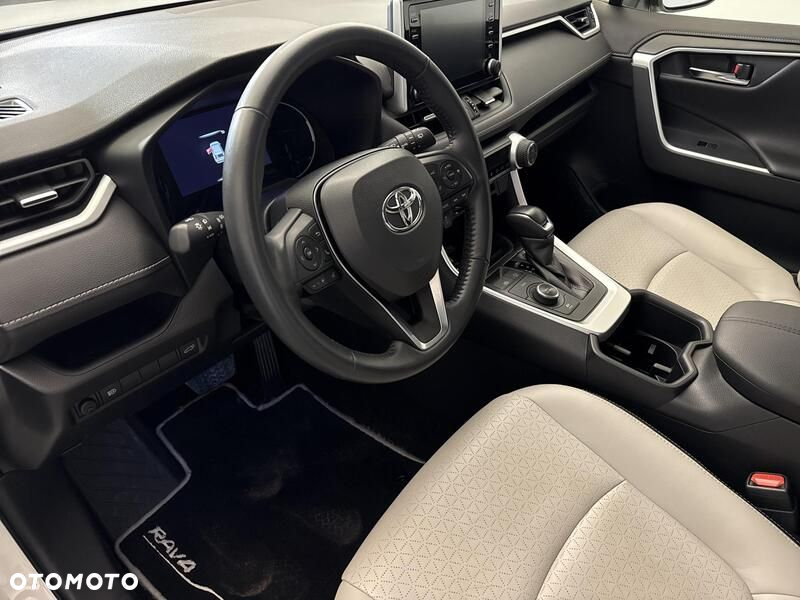 Toyota RAV4 - 10