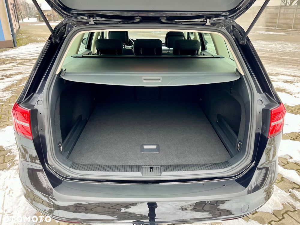 Volkswagen Passat Variant 2.0 TDI SCR DSG BlueMotion Comfortline - 13